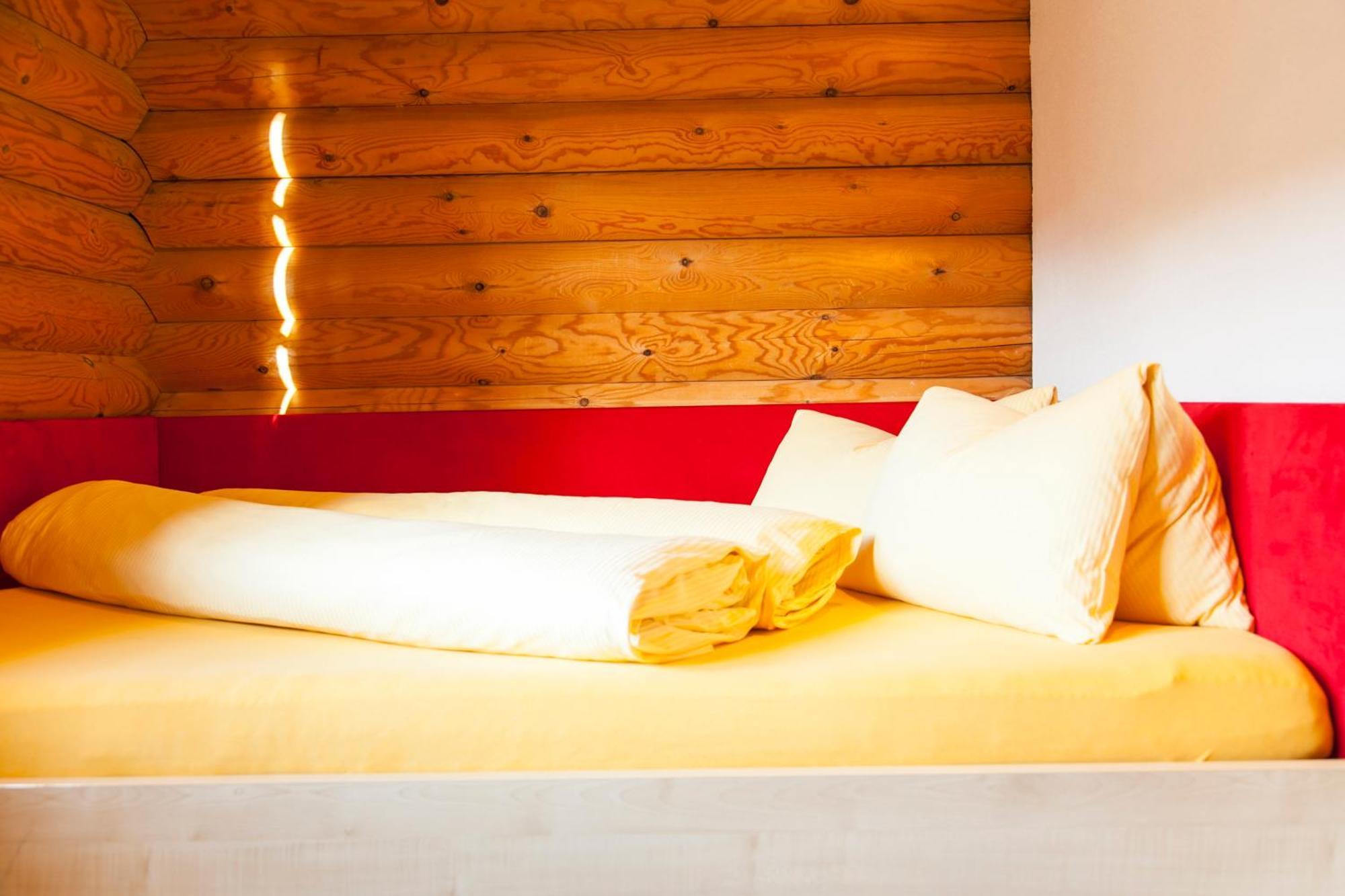 Camping Dreilaendereck Blockhuetten & Apartments Ried im Oberinntal Szoba fotó